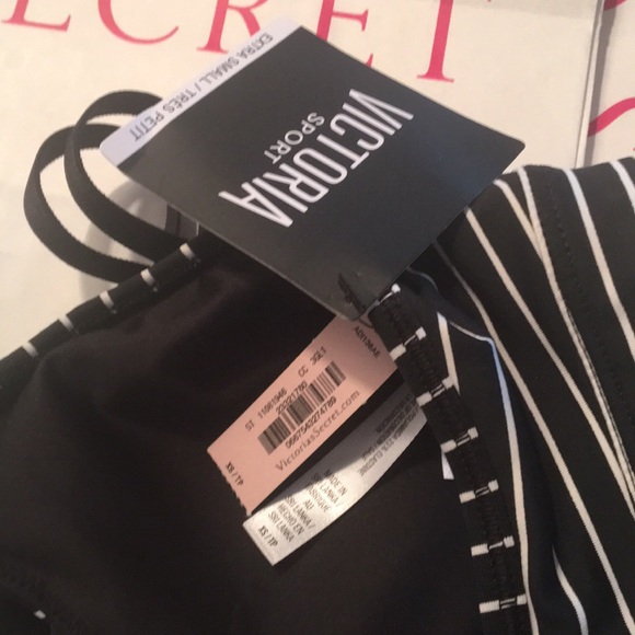 SOLD❌Victoria’s Secret Sports Bra - Picture 3 of 3